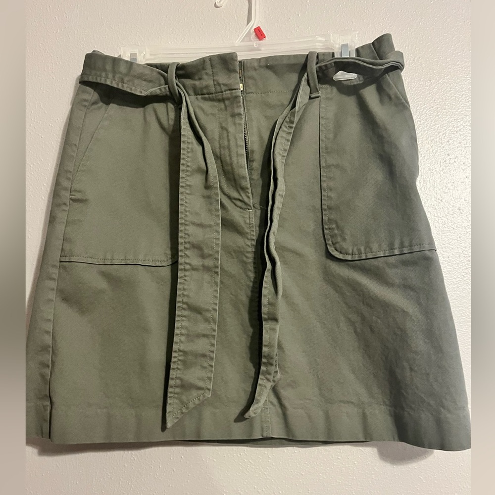 Loft Skirt! So cute! Size 6
